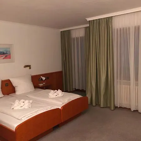 Sonnenwaldhotel * Schöfweg